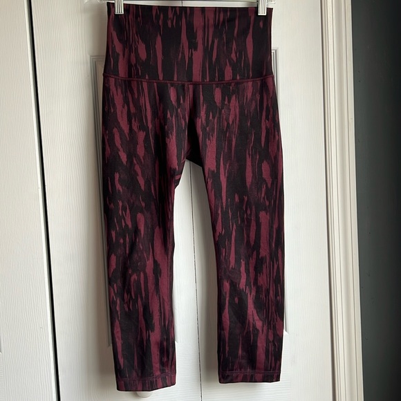 lululemon athletica Pants - 8. Lululemon wunder under crop high rise size 6